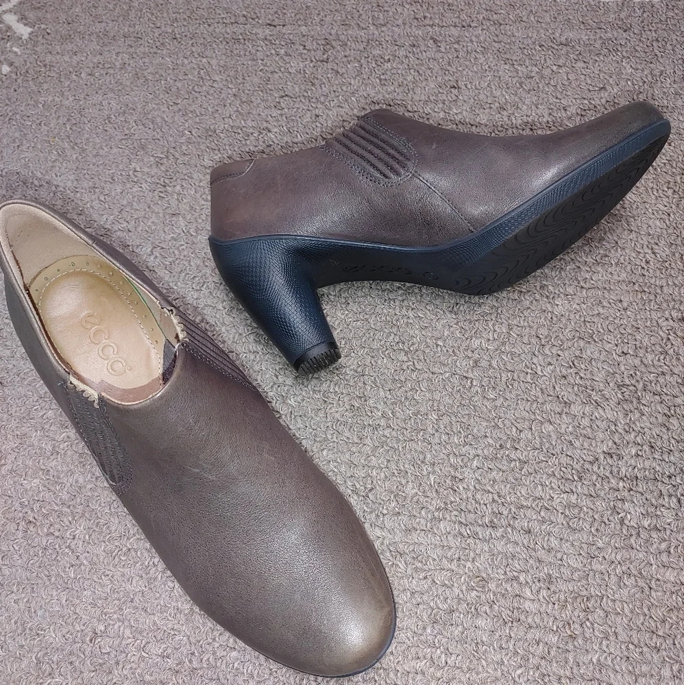 Booties - Picture 3 of 3
